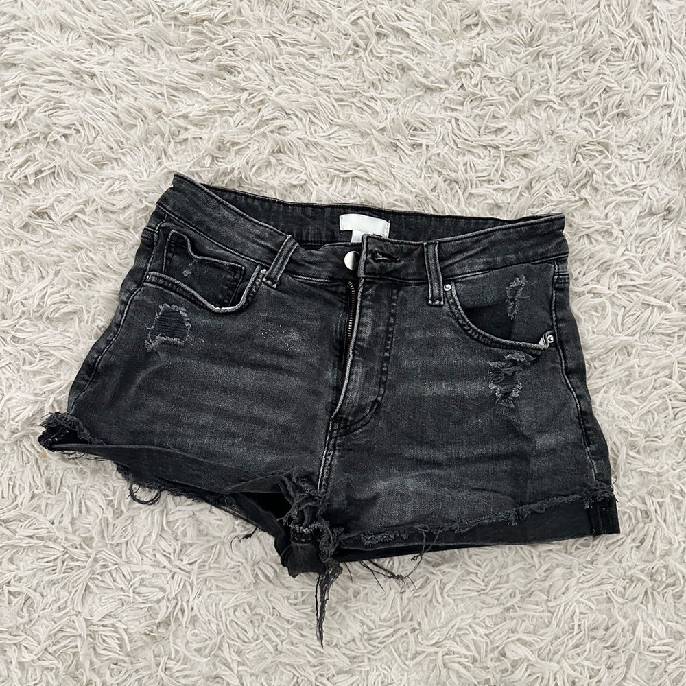 H&M cut off denim shorts in destroyed black.